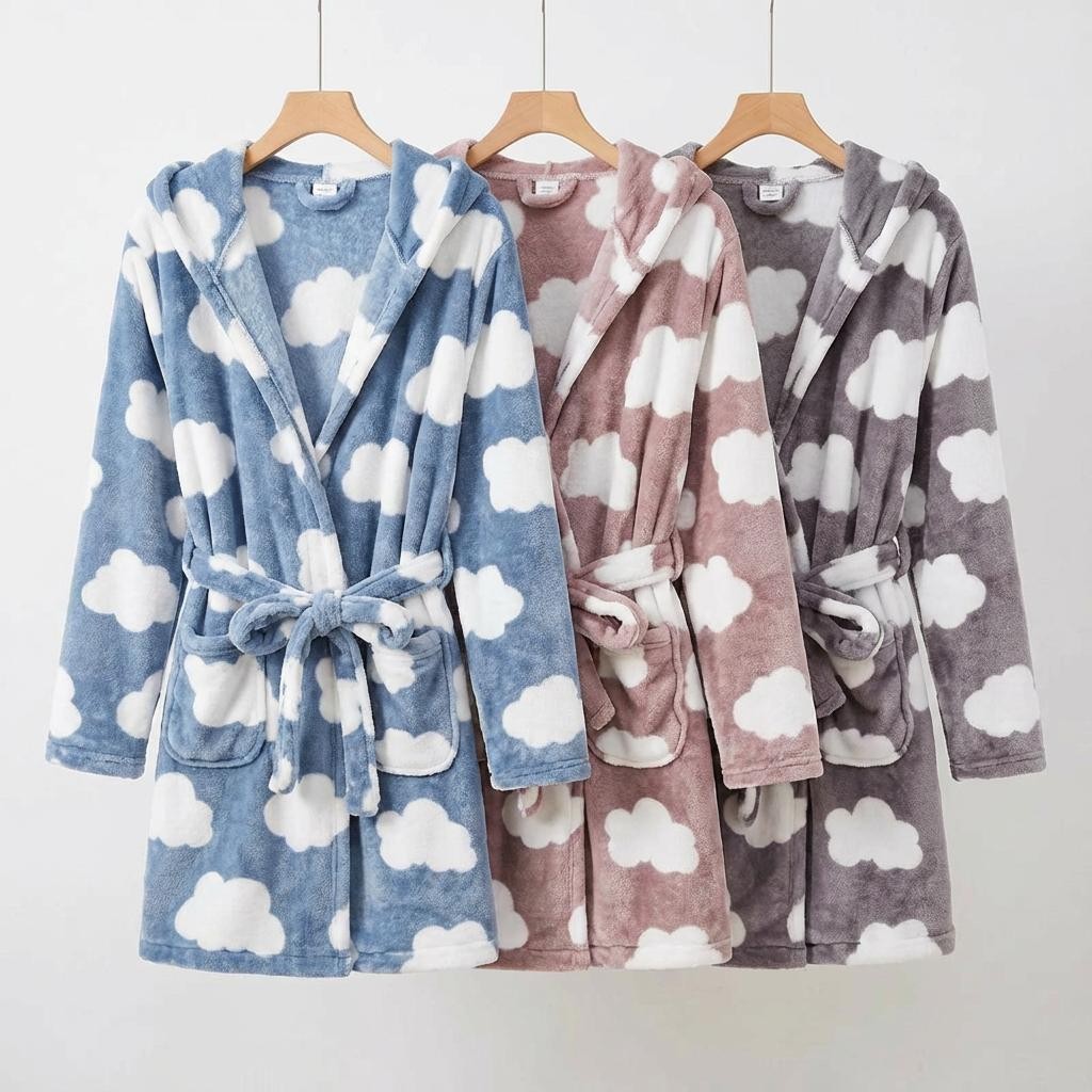 Peignoir polaire femme à capuche motif nuages