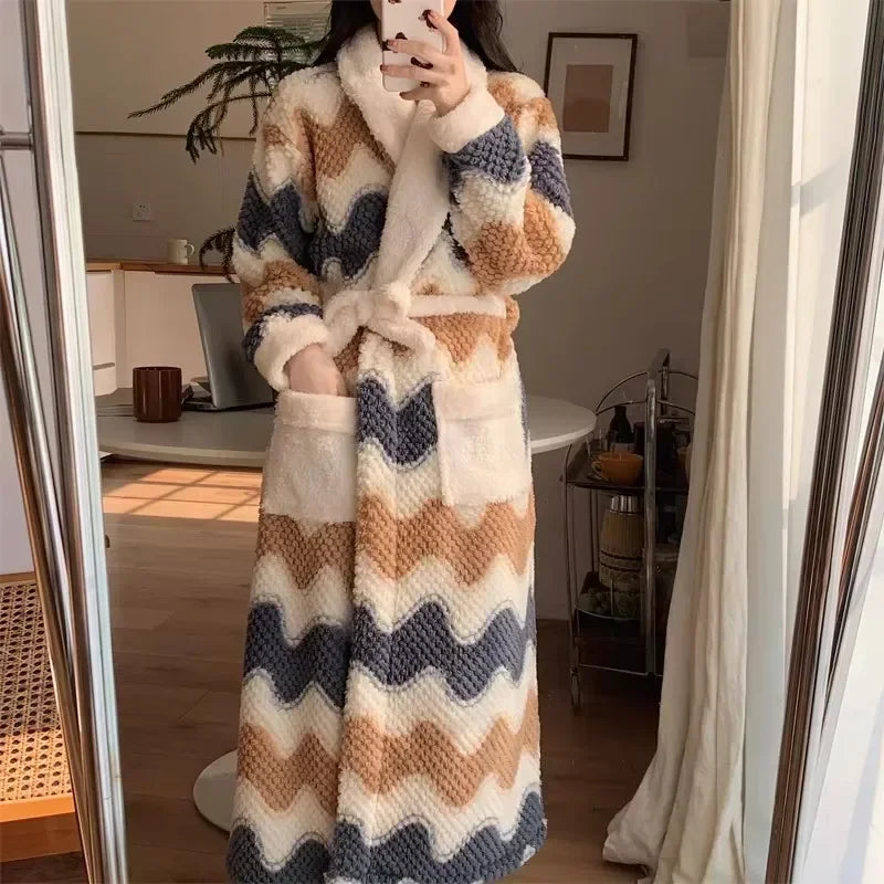 Peignoir femme polaire à motifs ondulés