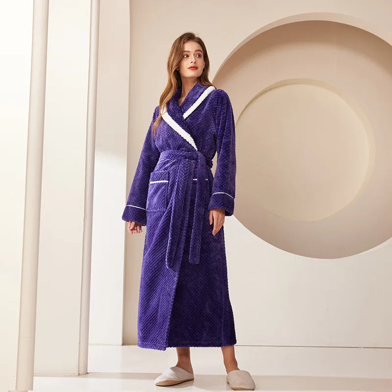 Peignoir femme polaire violet bordé de blanc