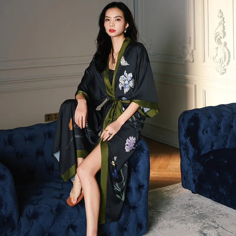 Peignoir femme satin noir à fleurs