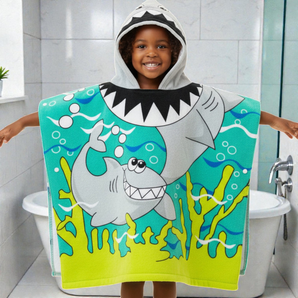 Cape de bain enfant requin gris et vert