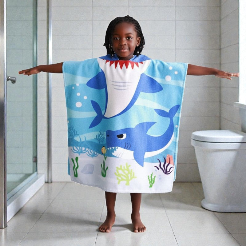 Cape de bain enfant requin bleu clair