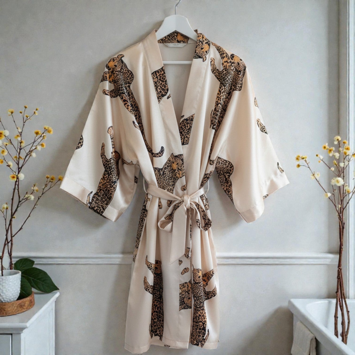 Peignoir femme satin imprimé léopard
