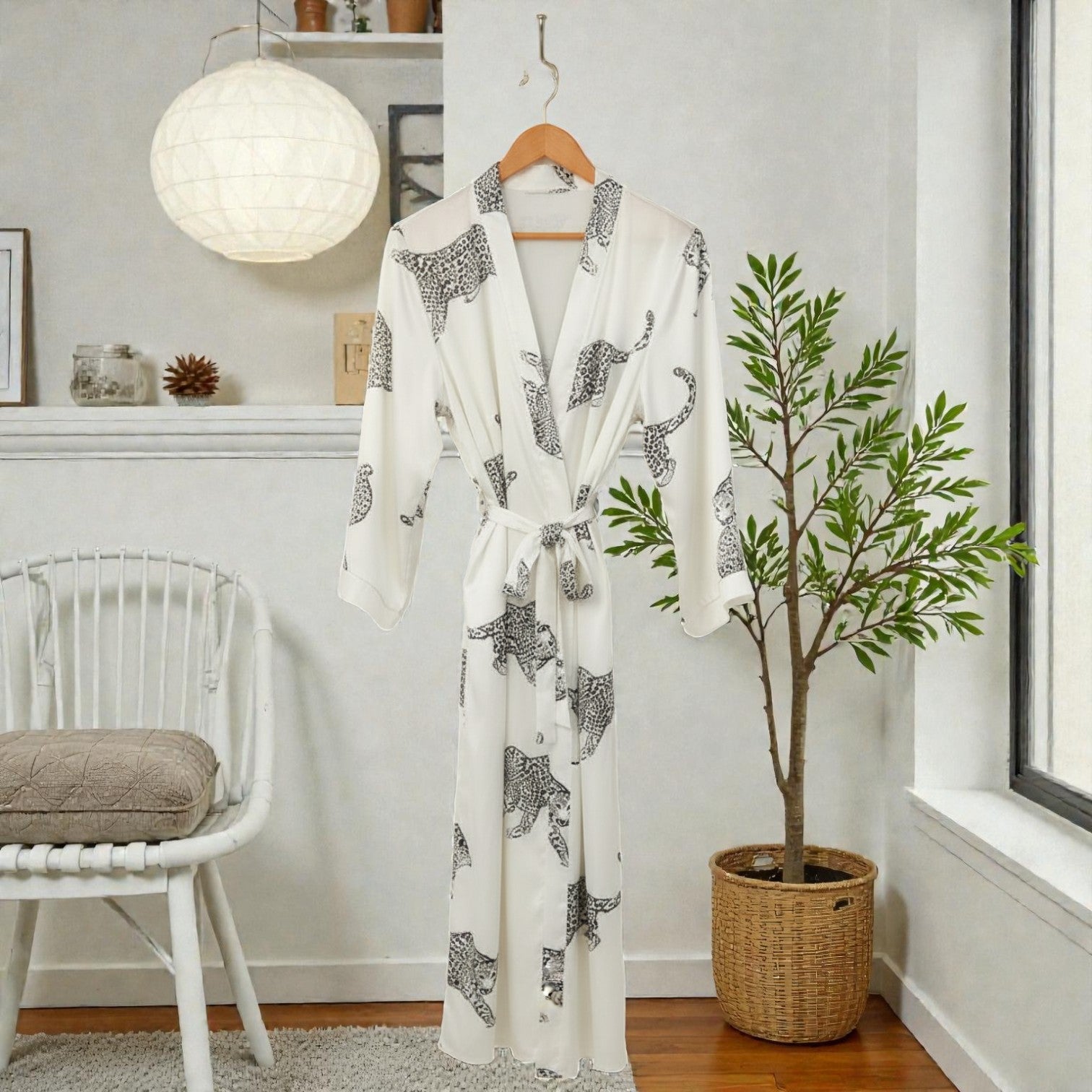 Peignoir femme satin blanc léopard